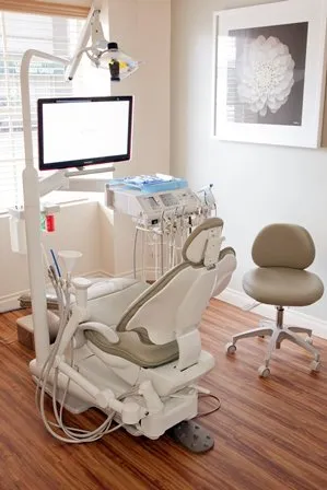 Pasadena Endodontist Office: Patient Treatment Room and Chair